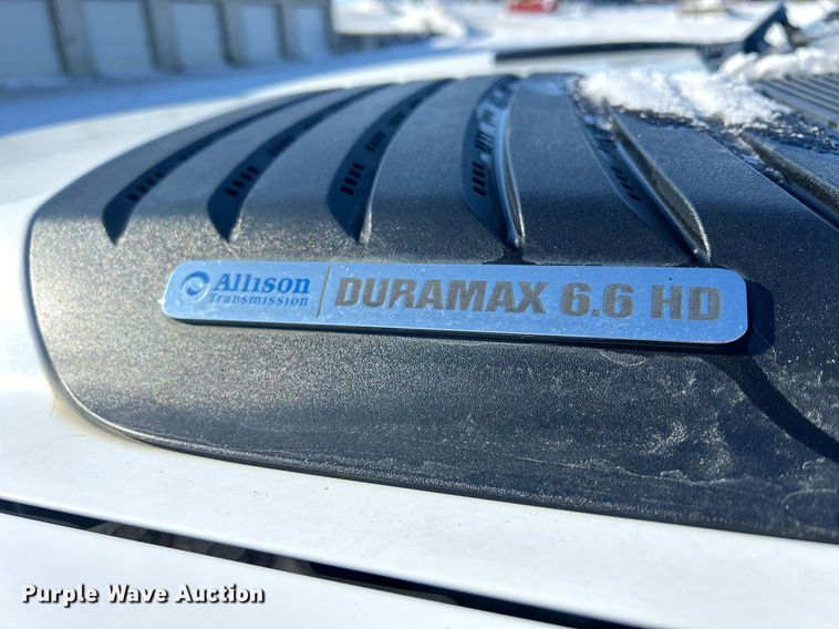 image for item MO9144 2012 Chevrolet Silverado 3500HD  Ext. Cab flatbed pickup truck