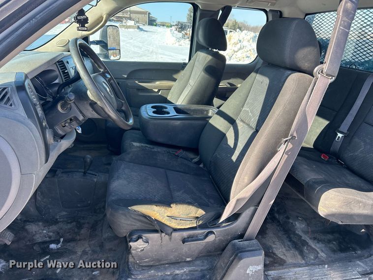 image for item MO9144 2012 Chevrolet Silverado 3500HD  Ext. Cab flatbed pickup truck