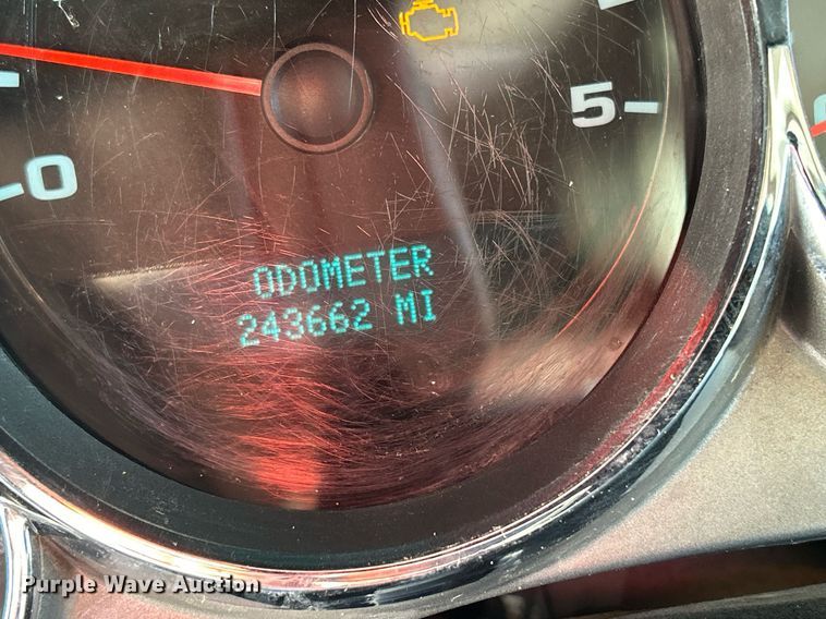 image for item MO9144 2012 Chevrolet Silverado 3500HD  Ext. Cab flatbed pickup truck