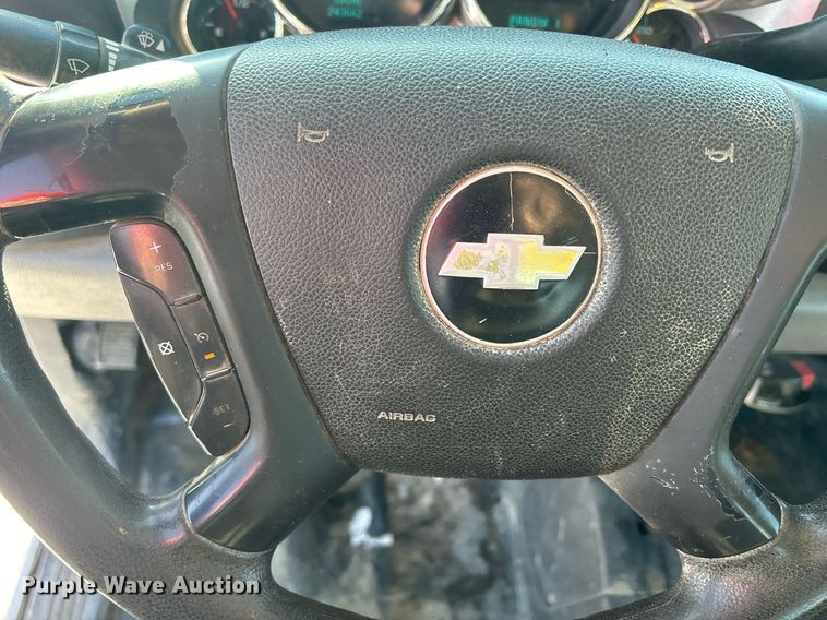 image for item MO9144 2012 Chevrolet Silverado 3500HD  Ext. Cab flatbed pickup truck