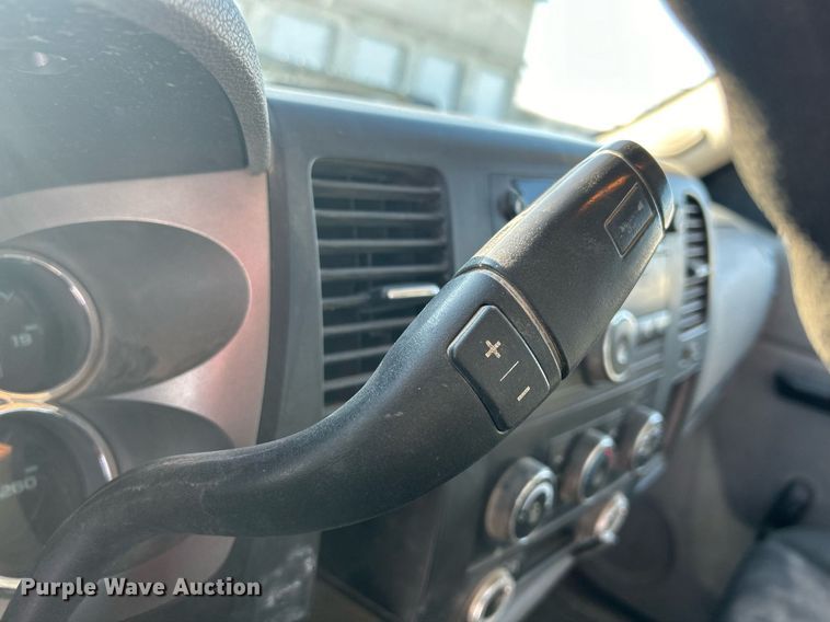 image for item MO9144 2012 Chevrolet Silverado 3500HD  Ext. Cab flatbed pickup truck