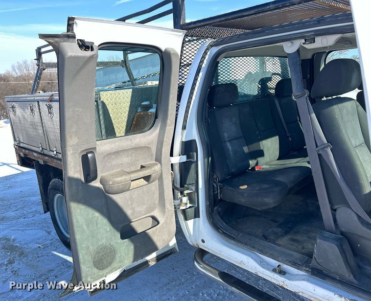 image for item MO9144 2012 Chevrolet Silverado 3500HD  Ext. Cab flatbed pickup truck