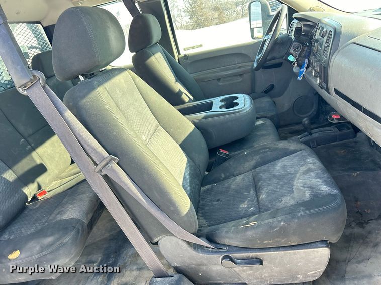 image for item MO9144 2012 Chevrolet Silverado 3500HD  Ext. Cab flatbed pickup truck