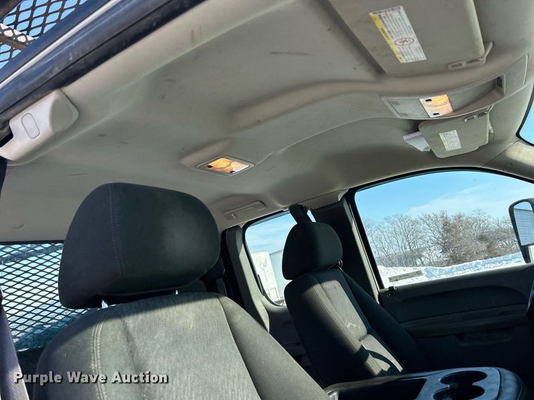 image for item MO9144 2012 Chevrolet Silverado 3500HD  Ext. Cab flatbed pickup truck