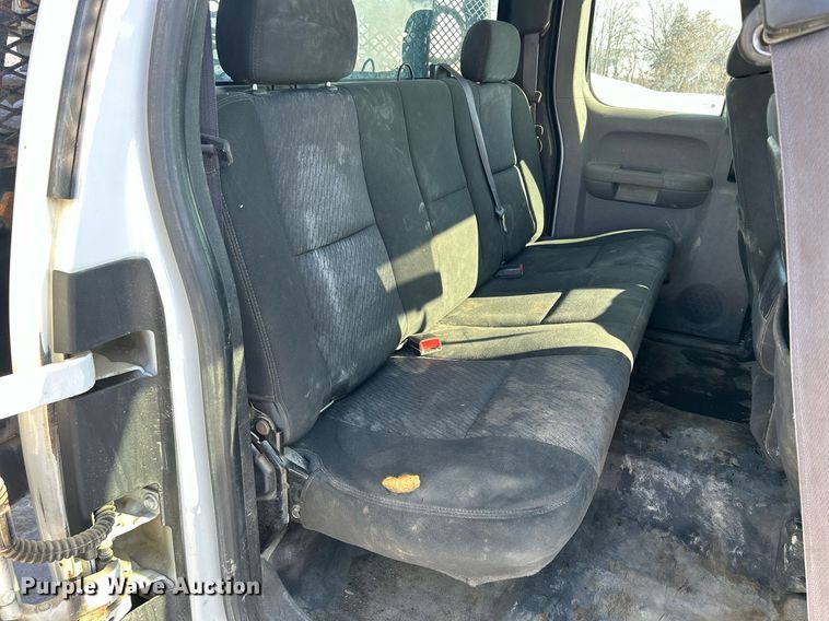 image for item MO9144 2012 Chevrolet Silverado 3500HD  Ext. Cab flatbed pickup truck