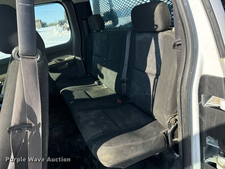 image for item MO9144 2012 Chevrolet Silverado 3500HD  Ext. Cab flatbed pickup truck