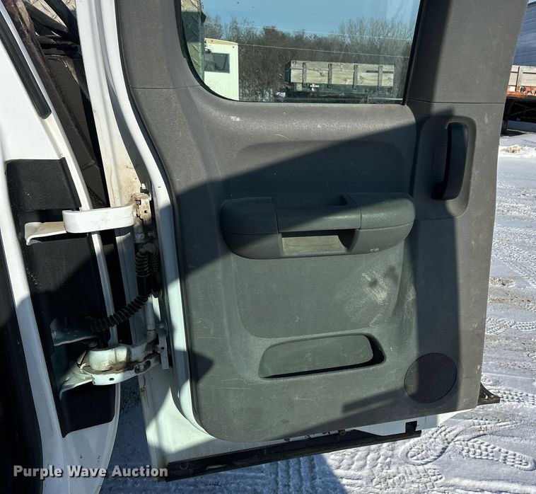 image for item MO9144 2012 Chevrolet Silverado 3500HD  Ext. Cab flatbed pickup truck