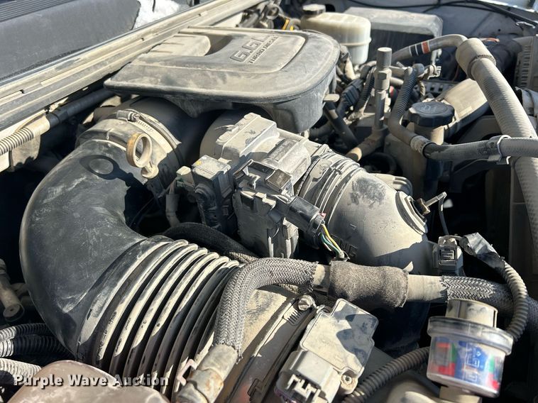 image for item MO9144 2012 Chevrolet Silverado 3500HD  Ext. Cab flatbed pickup truck