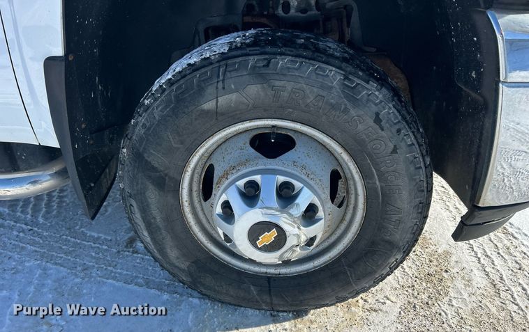 image for item MO9144 2012 Chevrolet Silverado 3500HD  Ext. Cab flatbed pickup truck