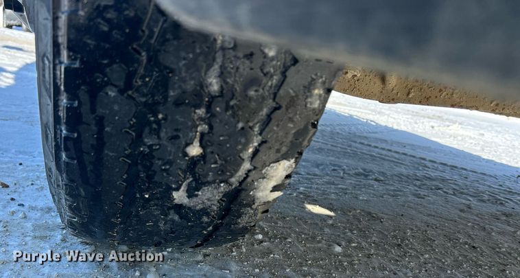 image for item MO9144 2012 Chevrolet Silverado 3500HD  Ext. Cab flatbed pickup truck