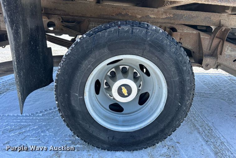 image for item MO9144 2012 Chevrolet Silverado 3500HD  Ext. Cab flatbed pickup truck