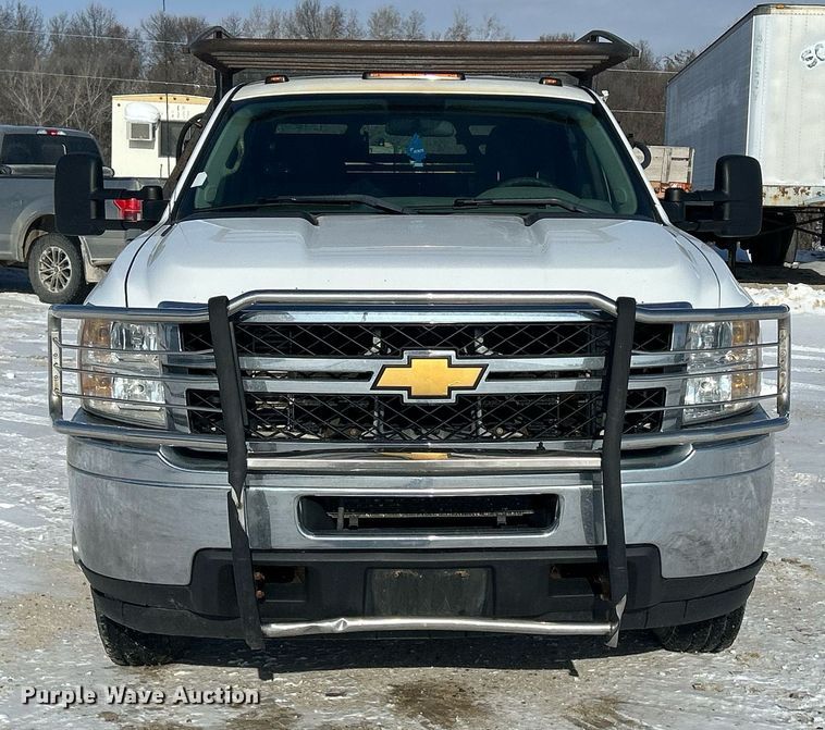 image for item MO9145 2012 Chevrolet Silverado 3500HD  Ext. Cab flatbed pickup truck