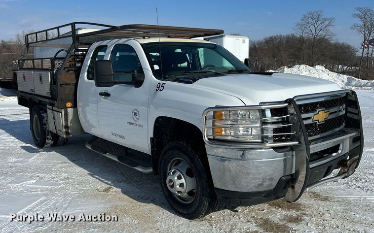 image for item MO9145 2012 Chevrolet Silverado 3500HD  Ext. Cab flatbed pickup truck