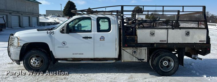 image for item MO9145 2012 Chevrolet Silverado 3500HD  Ext. Cab flatbed pickup truck