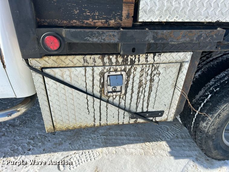 image for item MO9145 2012 Chevrolet Silverado 3500HD  Ext. Cab flatbed pickup truck