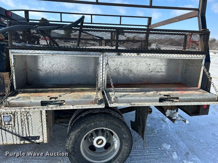 image for item MO9145 2012 Chevrolet Silverado 3500HD  Ext. Cab flatbed pickup truck