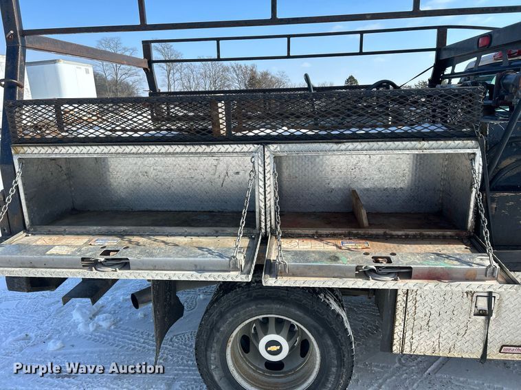 image for item MO9145 2012 Chevrolet Silverado 3500HD  Ext. Cab flatbed pickup truck