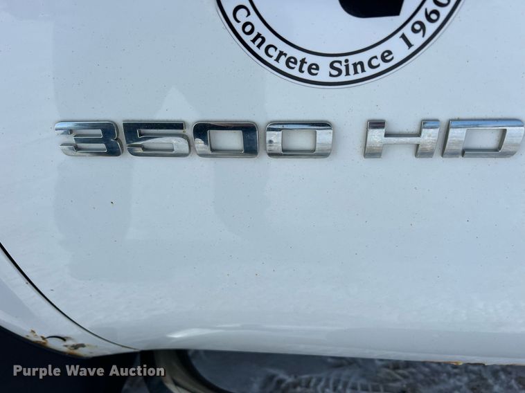 image for item MO9145 2012 Chevrolet Silverado 3500HD  Ext. Cab flatbed pickup truck