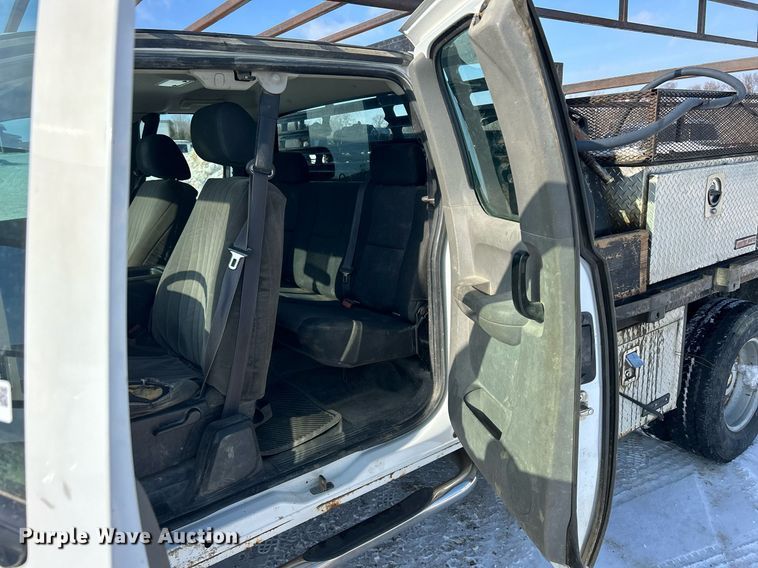 image for item MO9145 2012 Chevrolet Silverado 3500HD  Ext. Cab flatbed pickup truck