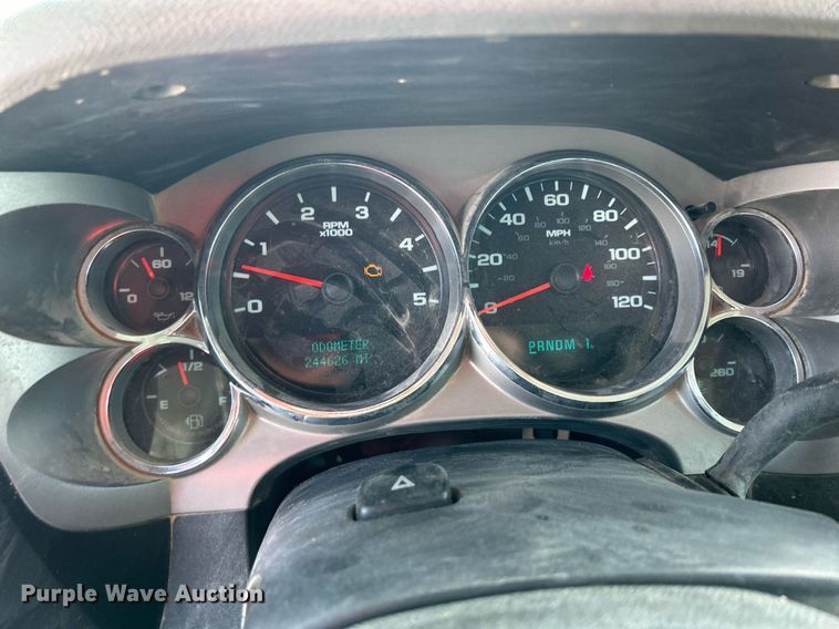 image for item MO9145 2012 Chevrolet Silverado 3500HD  Ext. Cab flatbed pickup truck