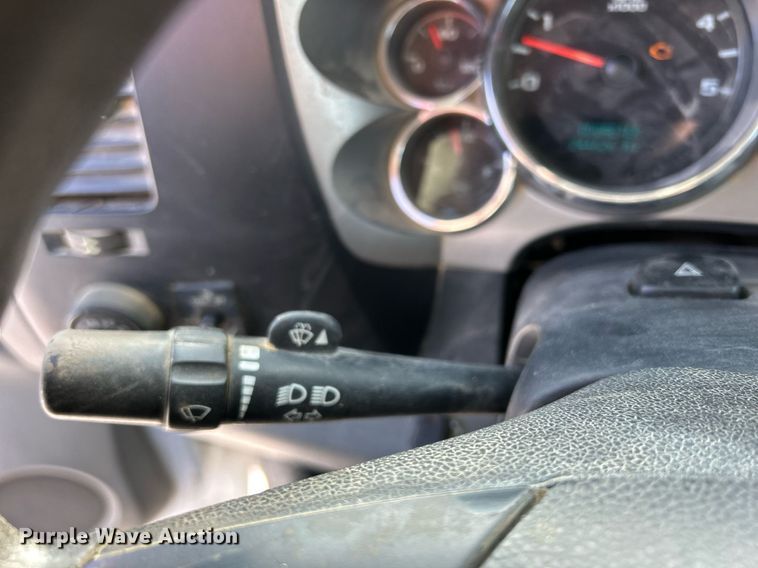 image for item MO9145 2012 Chevrolet Silverado 3500HD  Ext. Cab flatbed pickup truck