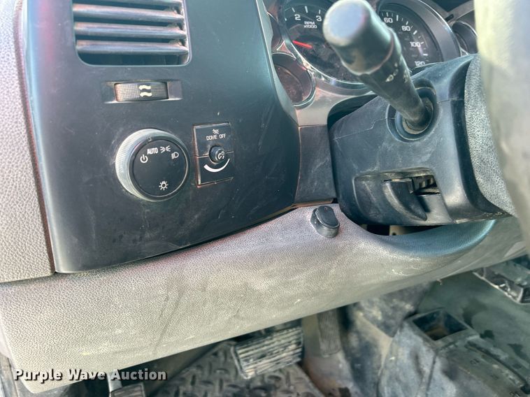 image for item MO9145 2012 Chevrolet Silverado 3500HD  Ext. Cab flatbed pickup truck