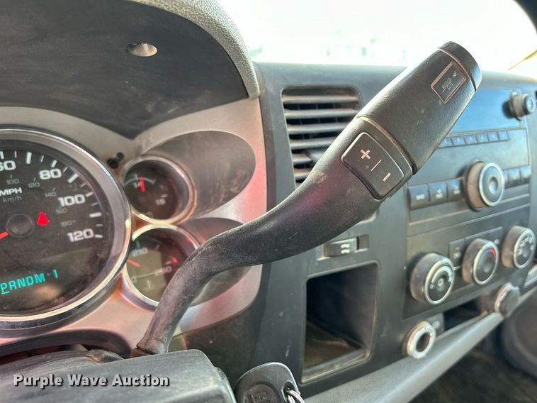 image for item MO9145 2012 Chevrolet Silverado 3500HD  Ext. Cab flatbed pickup truck