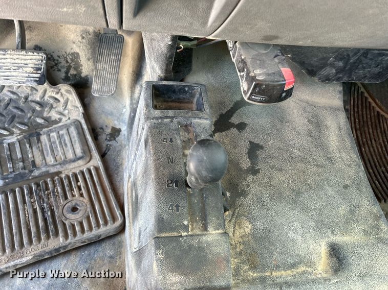 image for item MO9145 2012 Chevrolet Silverado 3500HD  Ext. Cab flatbed pickup truck