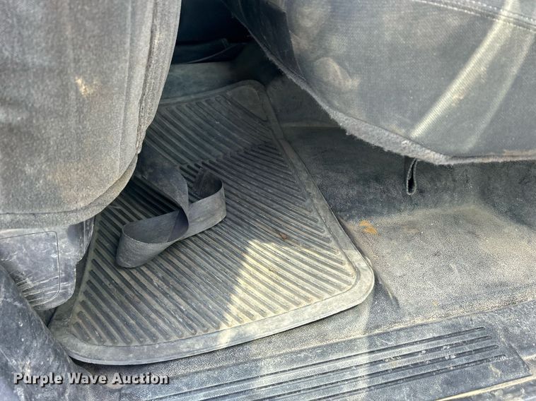 image for item MO9145 2012 Chevrolet Silverado 3500HD  Ext. Cab flatbed pickup truck