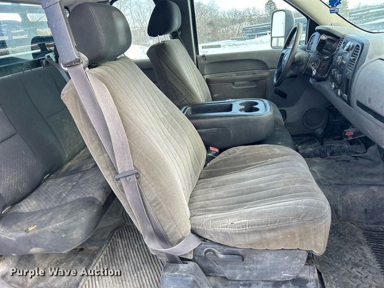 image for item MO9145 2012 Chevrolet Silverado 3500HD  Ext. Cab flatbed pickup truck