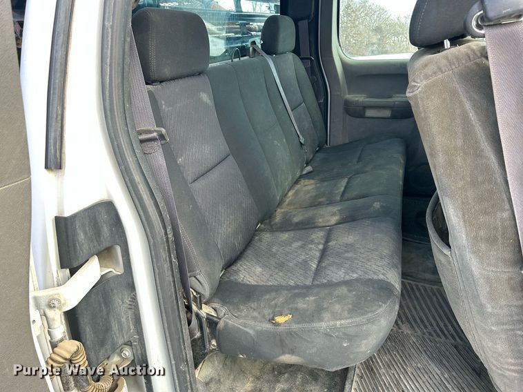 image for item MO9145 2012 Chevrolet Silverado 3500HD  Ext. Cab flatbed pickup truck