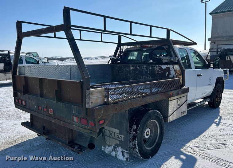 image for item MO9146 2013 Chevrolet Silverado 3500HD  Ext. Cab flatbed pickup truck