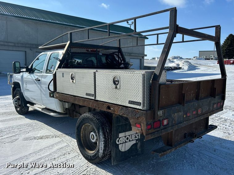image for item MO9146 2013 Chevrolet Silverado 3500HD  Ext. Cab flatbed pickup truck