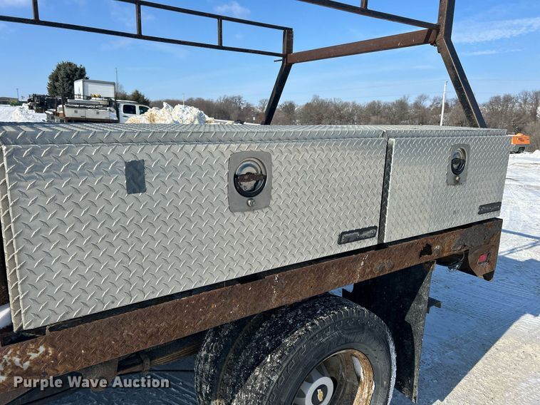 image for item MO9146 2013 Chevrolet Silverado 3500HD  Ext. Cab flatbed pickup truck