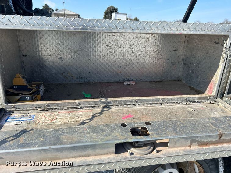 image for item MO9146 2013 Chevrolet Silverado 3500HD  Ext. Cab flatbed pickup truck