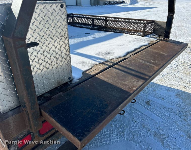 image for item MO9146 2013 Chevrolet Silverado 3500HD  Ext. Cab flatbed pickup truck