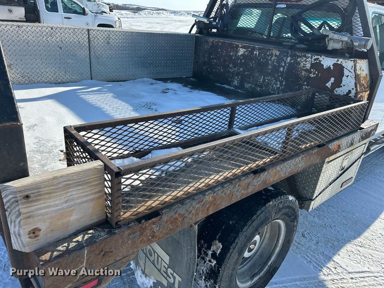 image for item MO9146 2013 Chevrolet Silverado 3500HD  Ext. Cab flatbed pickup truck