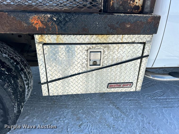 image for item MO9146 2013 Chevrolet Silverado 3500HD  Ext. Cab flatbed pickup truck