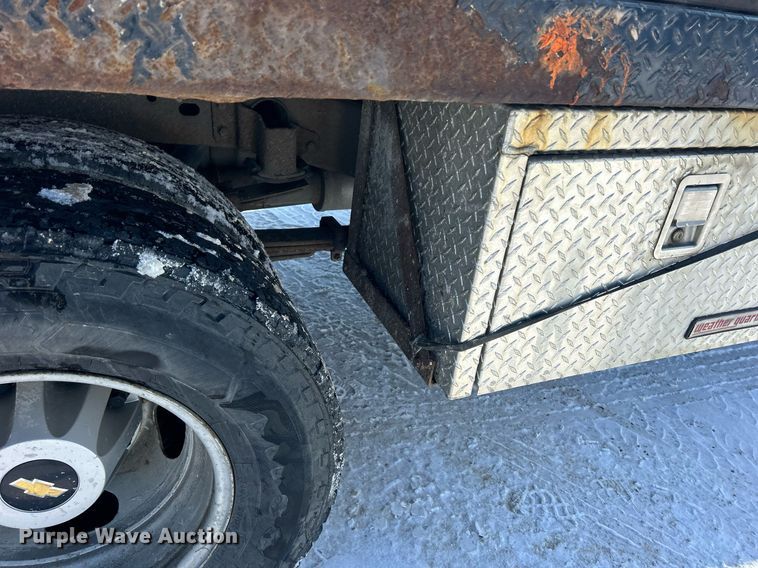 image for item MO9146 2013 Chevrolet Silverado 3500HD  Ext. Cab flatbed pickup truck