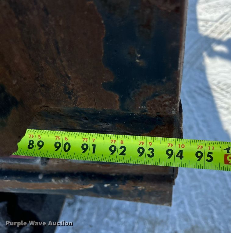 image for item MO9146 2013 Chevrolet Silverado 3500HD  Ext. Cab flatbed pickup truck