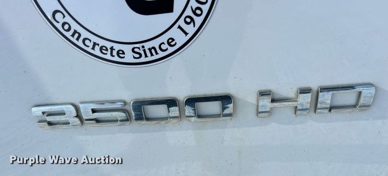 image for item MO9146 2013 Chevrolet Silverado 3500HD  Ext. Cab flatbed pickup truck