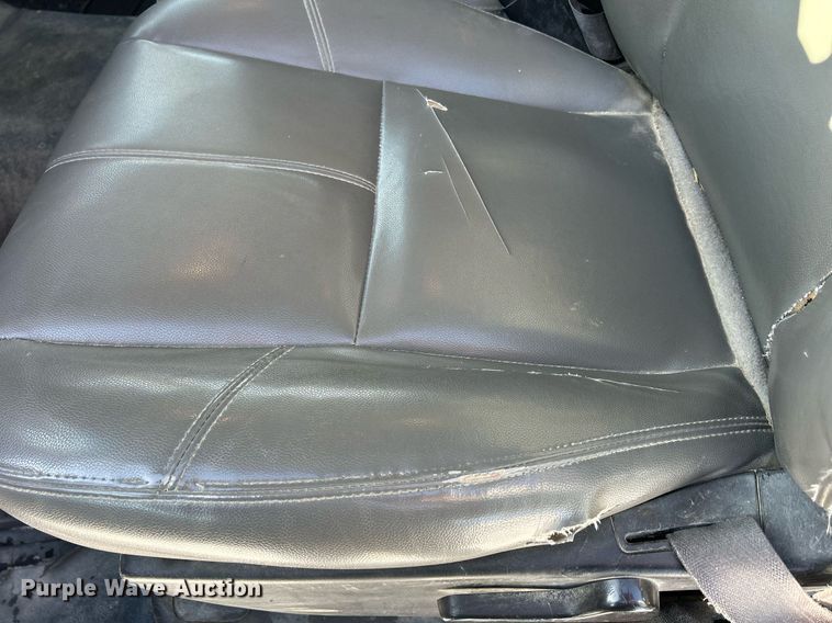 image for item MO9146 2013 Chevrolet Silverado 3500HD  Ext. Cab flatbed pickup truck