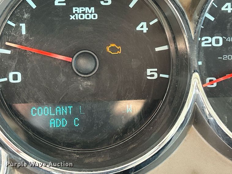 image for item MO9146 2013 Chevrolet Silverado 3500HD  Ext. Cab flatbed pickup truck