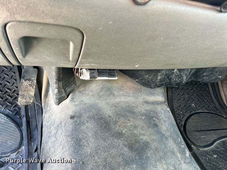 image for item MO9146 2013 Chevrolet Silverado 3500HD  Ext. Cab flatbed pickup truck