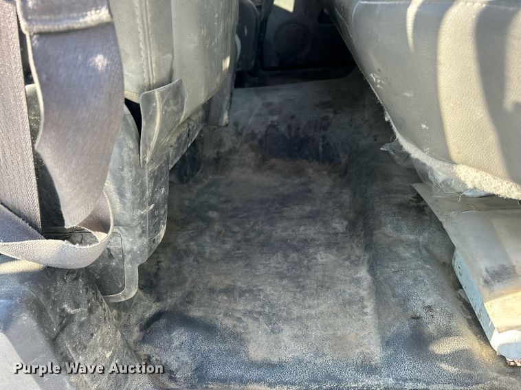 image for item MO9146 2013 Chevrolet Silverado 3500HD  Ext. Cab flatbed pickup truck