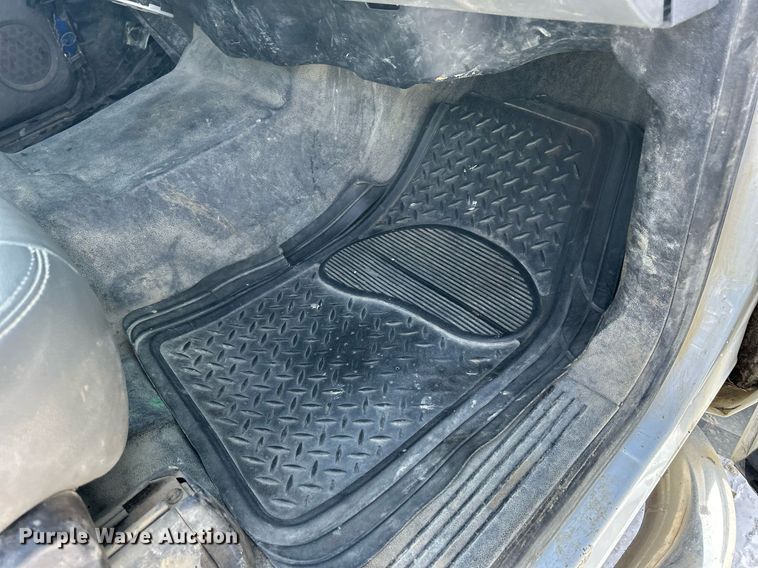 image for item MO9146 2013 Chevrolet Silverado 3500HD  Ext. Cab flatbed pickup truck