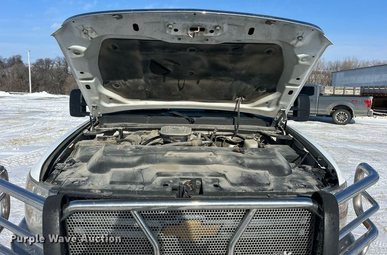 image for item MO9146 2013 Chevrolet Silverado 3500HD  Ext. Cab flatbed pickup truck