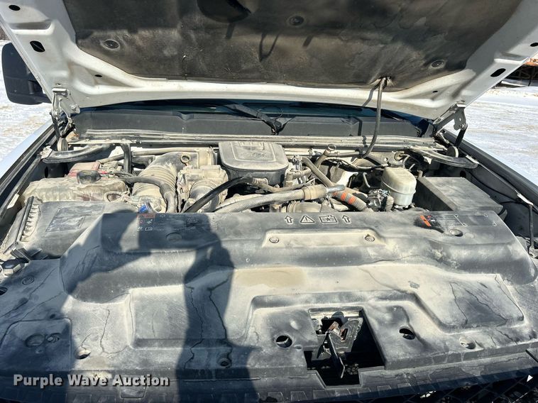 image for item MO9146 2013 Chevrolet Silverado 3500HD  Ext. Cab flatbed pickup truck