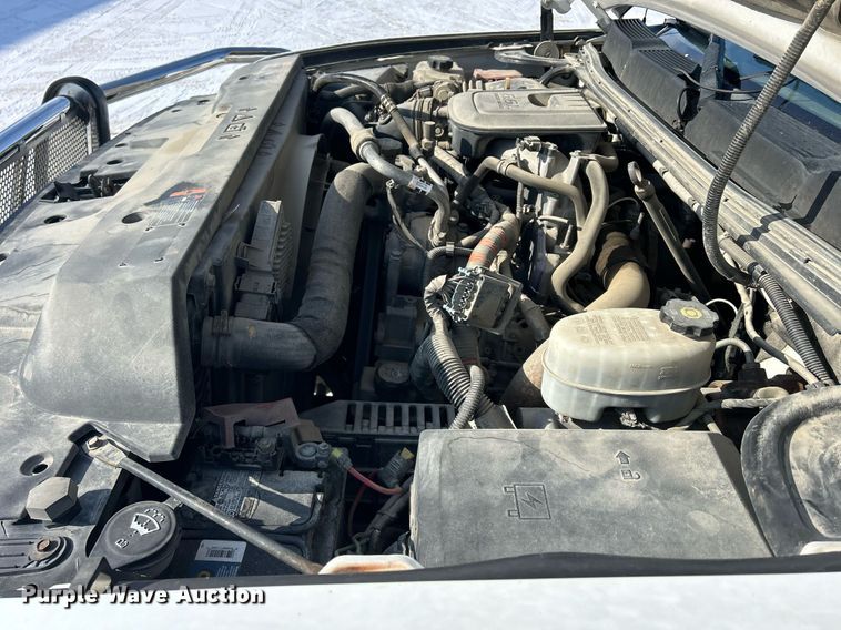 image for item MO9146 2013 Chevrolet Silverado 3500HD  Ext. Cab flatbed pickup truck