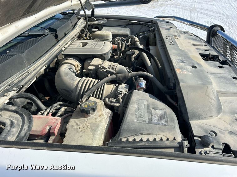 image for item MO9146 2013 Chevrolet Silverado 3500HD  Ext. Cab flatbed pickup truck